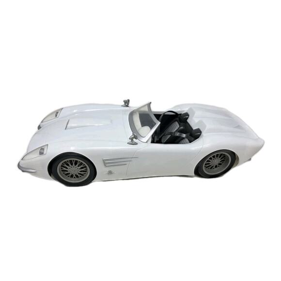 Bratz World Convertible Maserati Roadster White 17" Car MGA Entertainment Rare - Picture 1 of 15